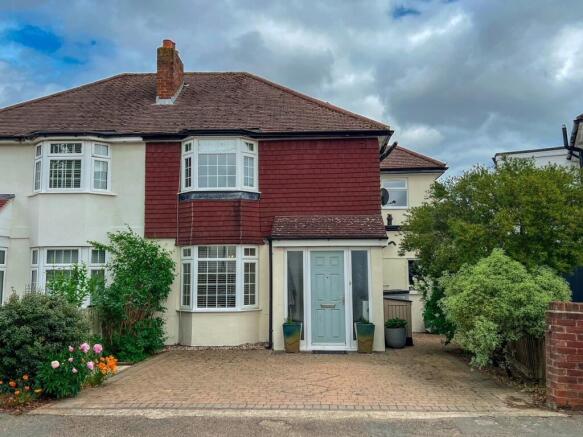 3 bed property, in Berkeley Drive, £775,000