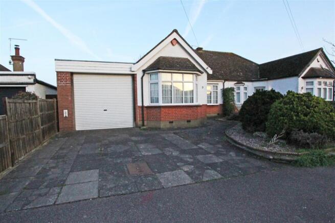 3 bed property, in The Meadway, £575,000
