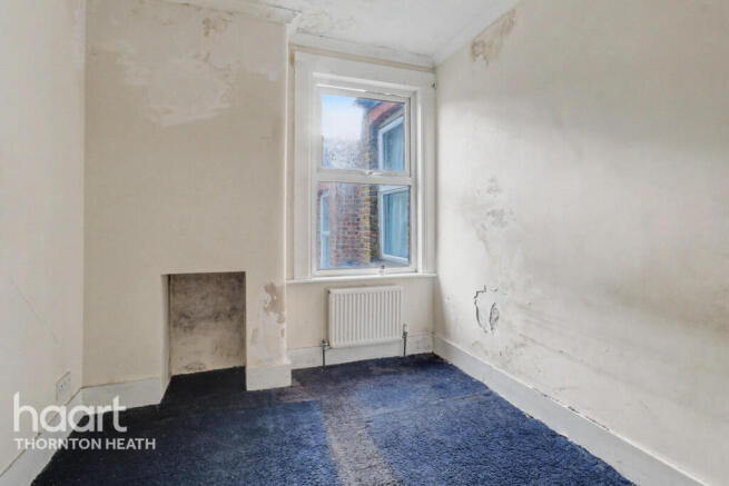 3 bed property, in Mersham Road, £200,000