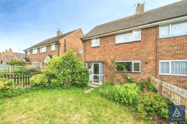 3 bed property, in Beaumont Crescent, £300,000