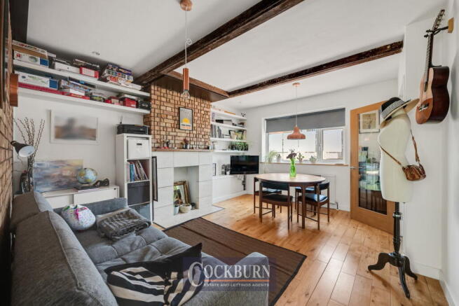 2 bed property, in Eltham Palace Road, £425,000