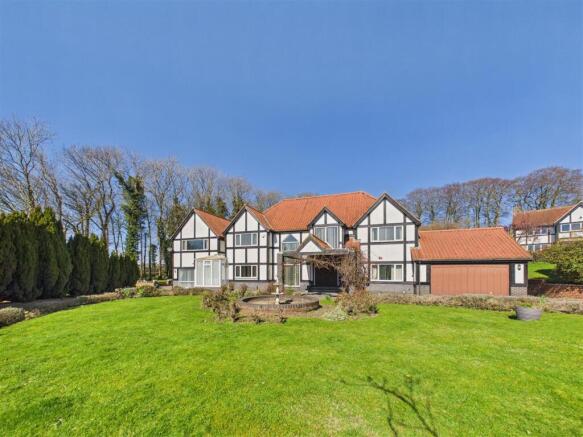 4 bed property, in Croft Park, £850,000