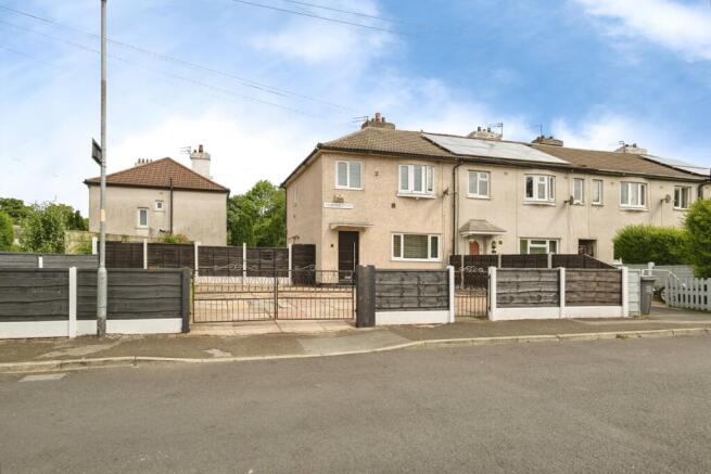 3 bed property, in Ashdale Drive, £325,000
