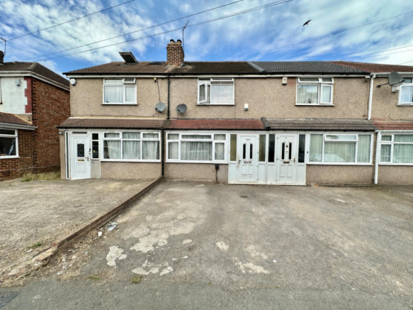 2 bed property, in Lansbury Drive, £440,000