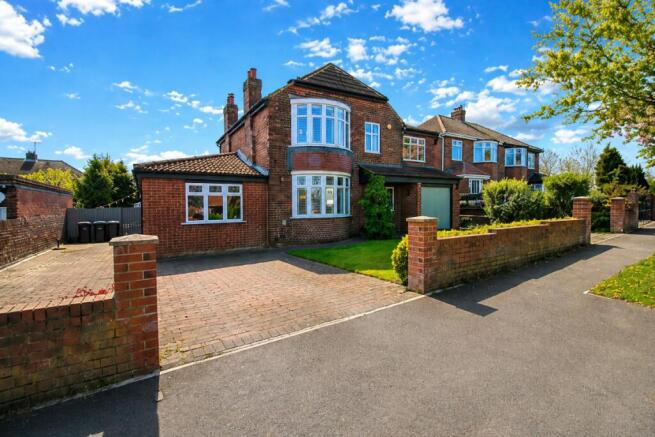 5 bed property, in Low Flatts Road, £535,000