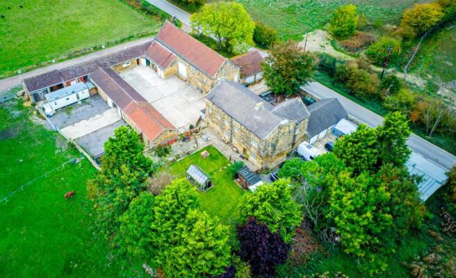 5 bed property, in Hallmark Fine Homes | Broad Lane, £950,000