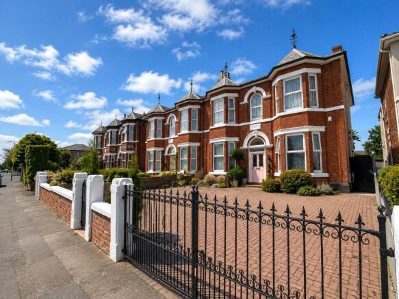 4 bed property, in Windsor Road, £365,000