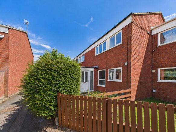 3 bed property, in Elm Park Close, £280,000
