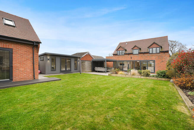 5 bed property, in Merrybent, £950,000