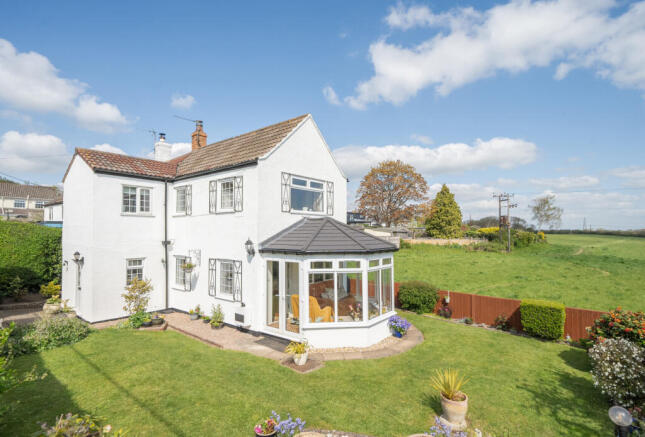 3 bed property, in Frampton End Road, £470,000