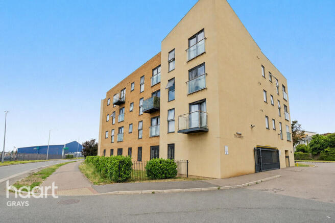 2 bed property, in The Quays, £220,000