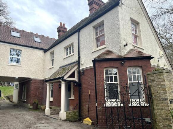 5 bed property, in Cemetery Road, £1,200,000