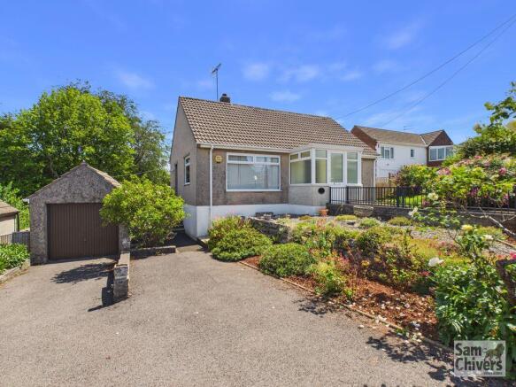 3 bed property, in Hayes Park Road, £385,000