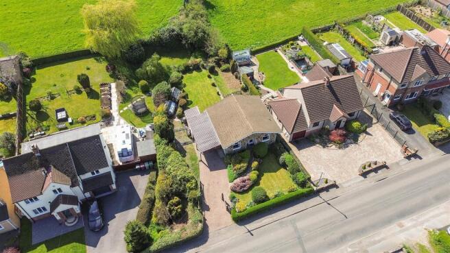 2 bed property, in Nethermoor Road, £300,000