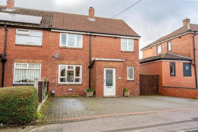 3 bed property, in Windsor Crescent, £240,000