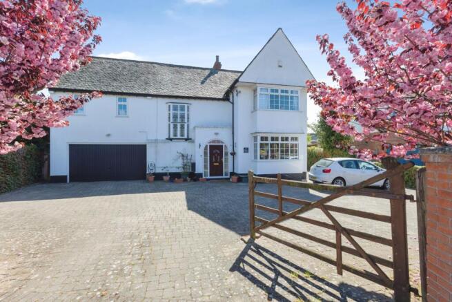 5 bed property, in Melton Road, £825,000