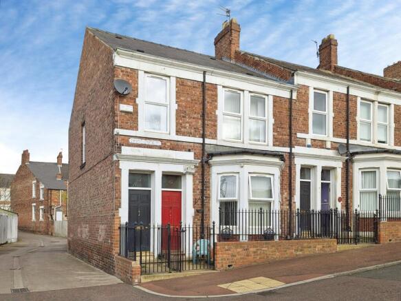 2 bed property, in Trevethick Street, £60,000