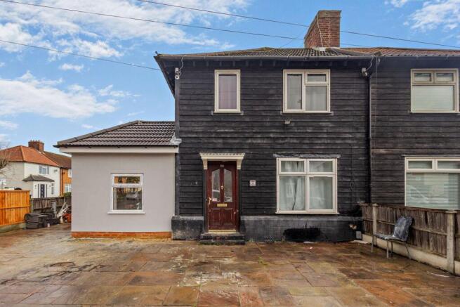 3 bed property, in Croppath Road, £460,000