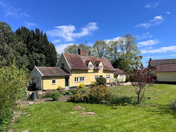3 bed property, in Bredfield Nr Woodbridge, £450,000