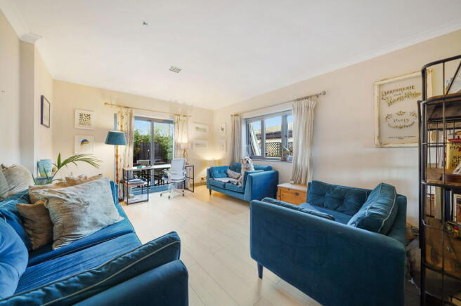 4 bed property, in Queen Elizabeth Walk, £1,750,000