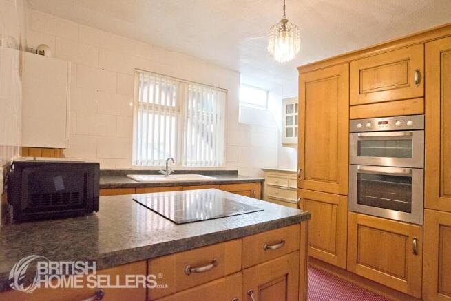 2 bed property, in Promenade, £170,000