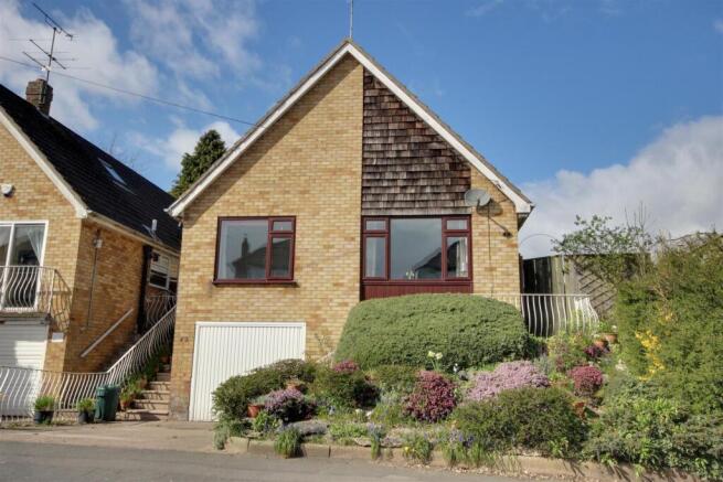 3 bed property, in Main Street, £289,950