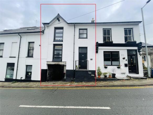 2 bed property, in Bank Place, £245,000