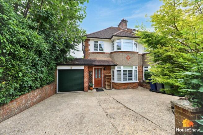3 bed property, in Lyndhurst Close, £525,000