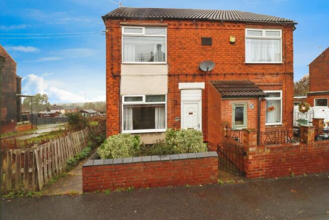 3 bed property, in Clowne Road, £110,000