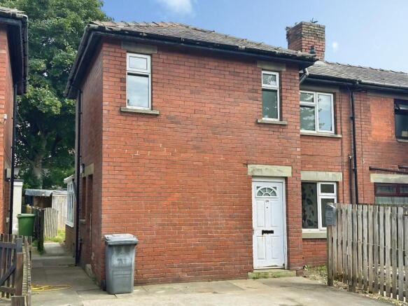 2 bed property, in Shirley Parade, £117,500