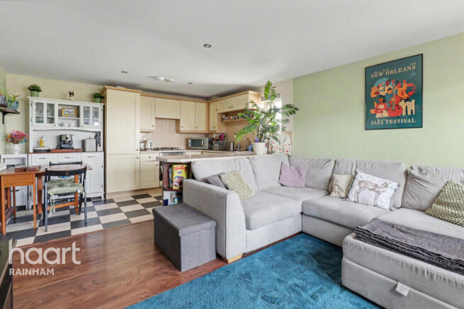 2 bed property, in Capstan Drive, £230,000