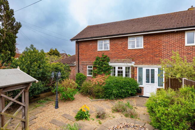 3 bed property, in Linkway, £425,000
