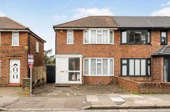 3 bed property, in Honeypot Lane, £500,000