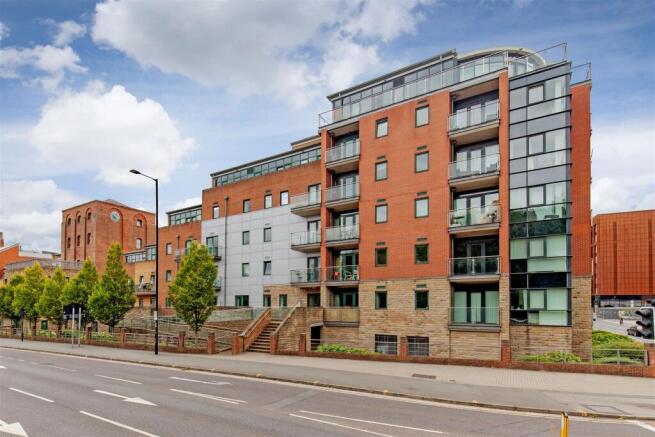 1 bed property, in 50 Draymans Court, £95,000