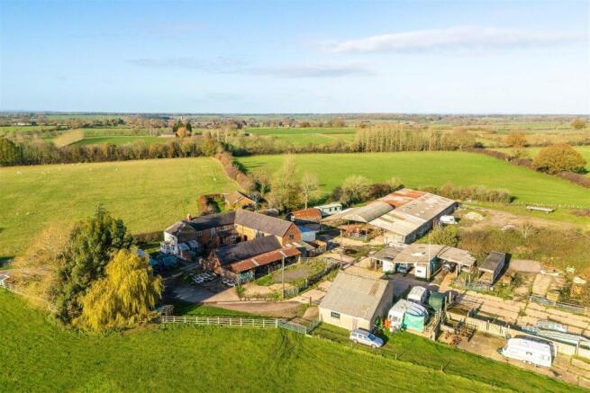 3 bed property, in Pailton Road, £2,000,000