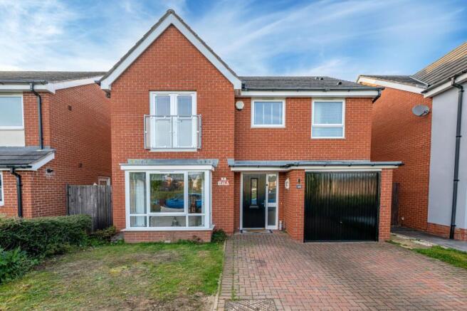 4 bed property, in Oval Drive, £399,950