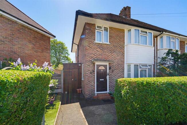 3 bed property, in Harp Road, £725,000
