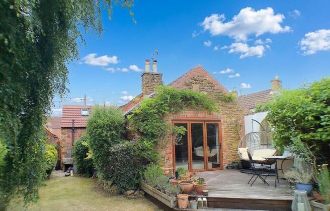 5 bed property, in Easthorpe Lane, £525,000