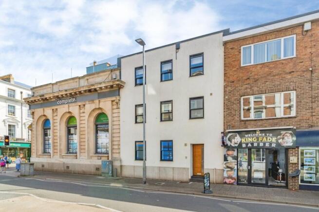 2 bed property, in Den Road, £285,000
