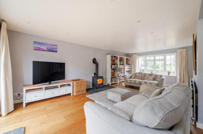 4 bed property, in Compton Road, £580,000