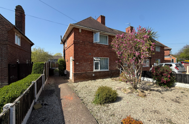 2 bed property, in Ravensworth Road, £115,000