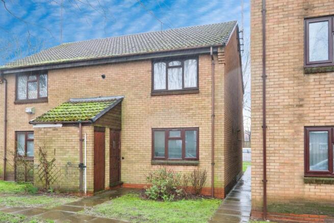 1 bed property, in Howarth Way, £75,000
