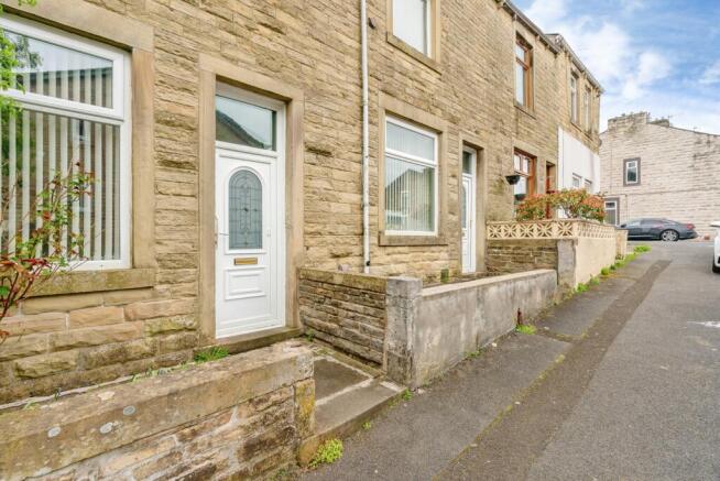 6 bed property, in Pine Street, £220,000