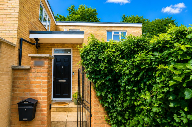 3 bed property, in Wharfedale, £400,000