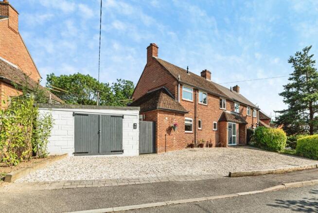 3 bed property, in Southend, £440,000