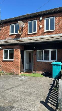 3 bed property, in Barnston Road, £170,000