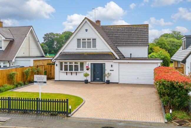 3 bed property, in School Road, £800,000