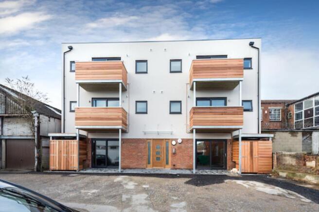 2 bed property, in Windmill Road, £370,000