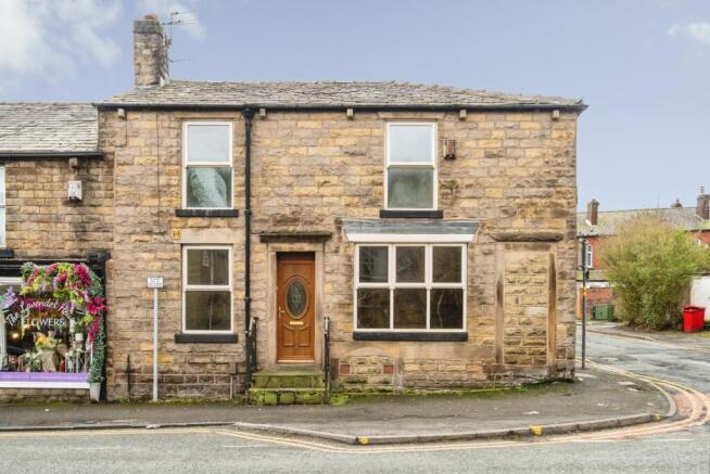3 bed property, in Halliwell Road, £120,000