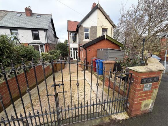 3 bed property, in Earnsdale Avenue, £300,000